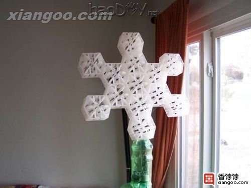 diy废物利用DIY:废旧垃圾DIY圣诞树