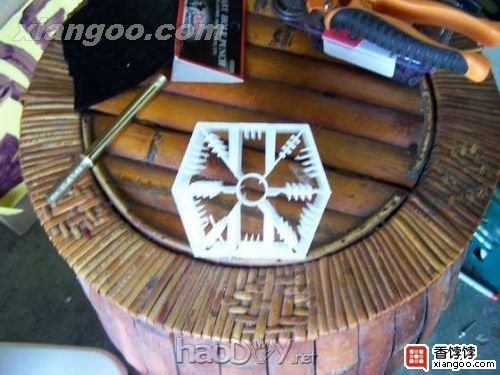 diy废物利用DIY:废旧垃圾DIY圣诞树