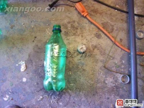 diy废物利用DIY:废旧垃圾DIY圣诞树