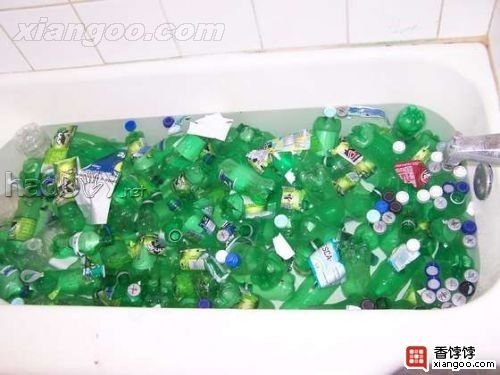 diy废物利用DIY:废旧垃圾DIY圣诞树