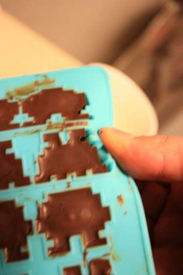 自制巧克力DIY:可以吃的8比特小怪兽!