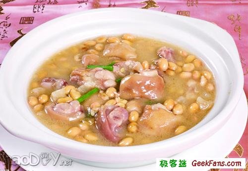 制作黄豆炖猪蹄的做法