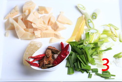 制作黄焖鸡的做法