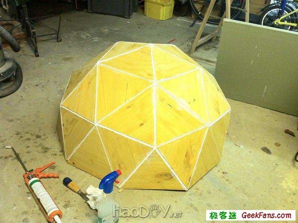 制作给鸡做的个性小屋鸡笼鸡舍