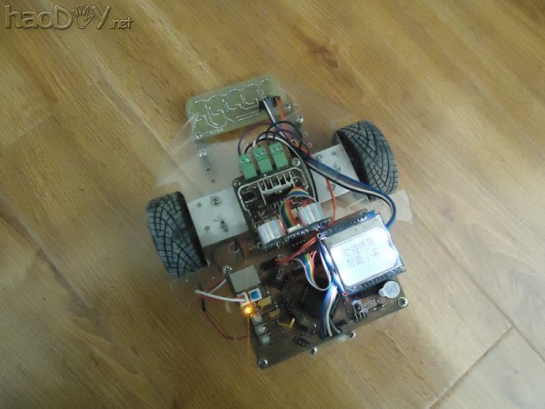 电子制作论坛-电子制作网-DSC04265_副本.jpg 我DIY制作的智能小车 附视频