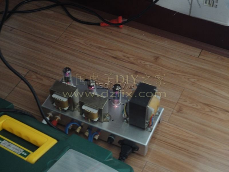 电子制作论坛-电子制作网-DSC02666.jpg 发一个自己的作品,6N2+6P1电子管功放