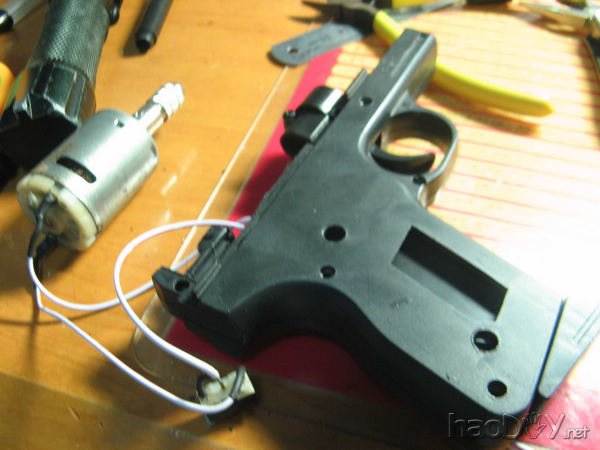 制作DIY多功能手电钻