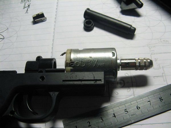 制作DIY多功能手电钻