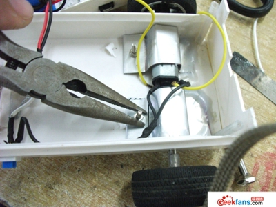 制作自动避障小车