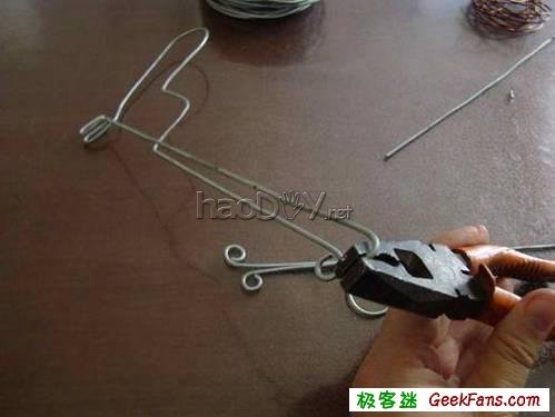 自制教你做把弹弓枪