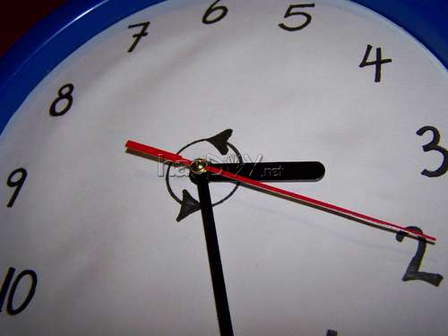 自制制作逆行时钟:颠覆的时间