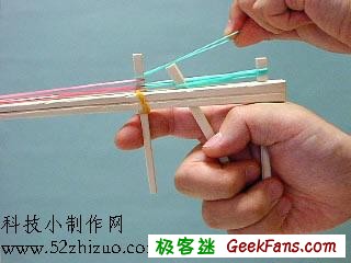 自制手工制作玩具:连发皮筋枪