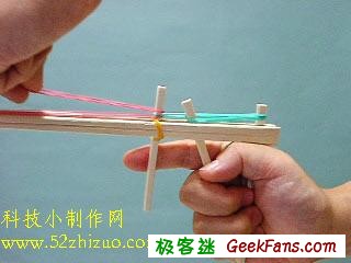 自制手工制作玩具:连发皮筋枪