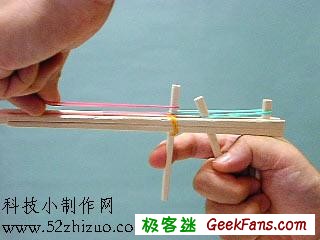自制手工制作玩具:连发皮筋枪