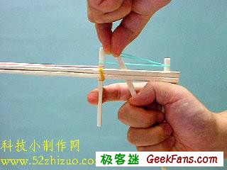 自制手工制作玩具:连发皮筋枪
