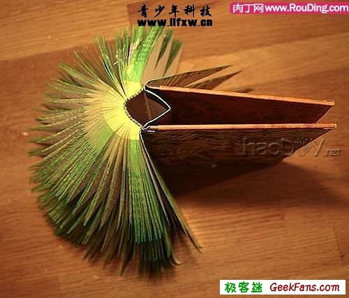 diy用废旧书本制作圣诞树