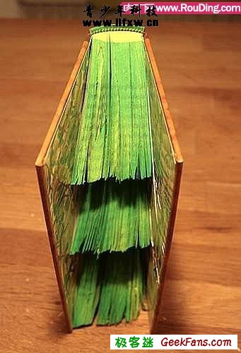 diy用废旧书本制作圣诞树