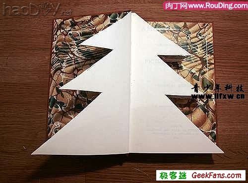 diy用废旧书本制作圣诞树
