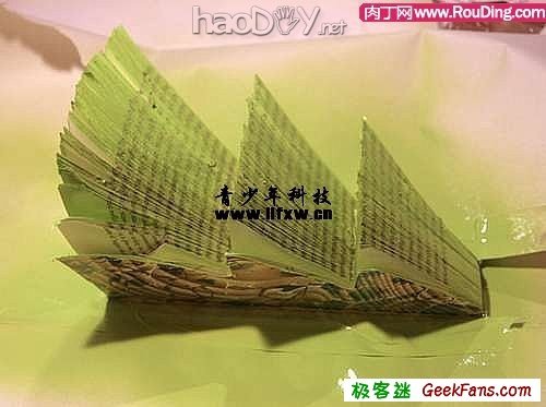 diy用废旧书本制作圣诞树