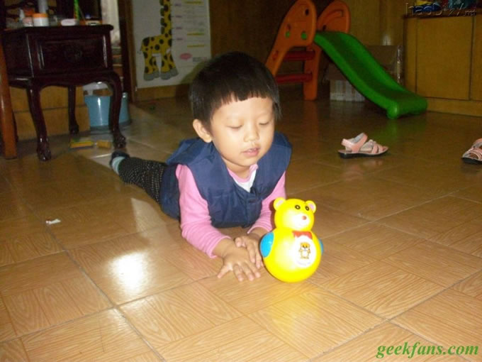 制作改造坑爹的不倒翁玩具:将钮扣电池改为锂电。