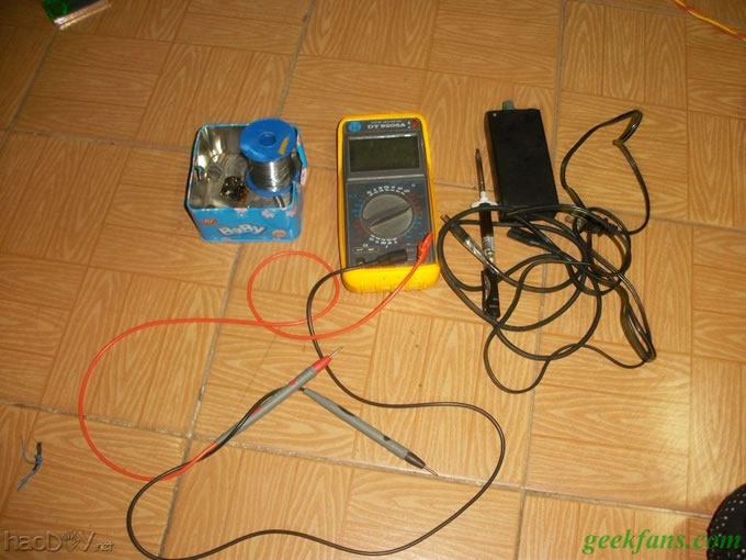 制作改造坑爹的不倒翁玩具:将钮扣电池改为锂电。