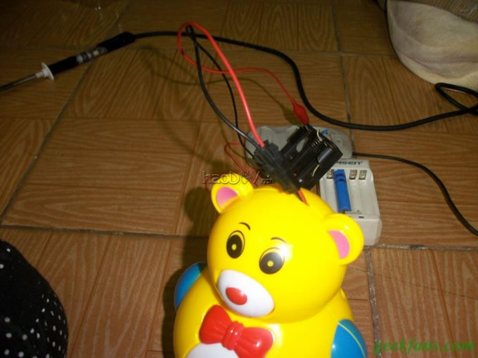 制作改造坑爹的不倒翁玩具:将钮扣电池改为锂电。