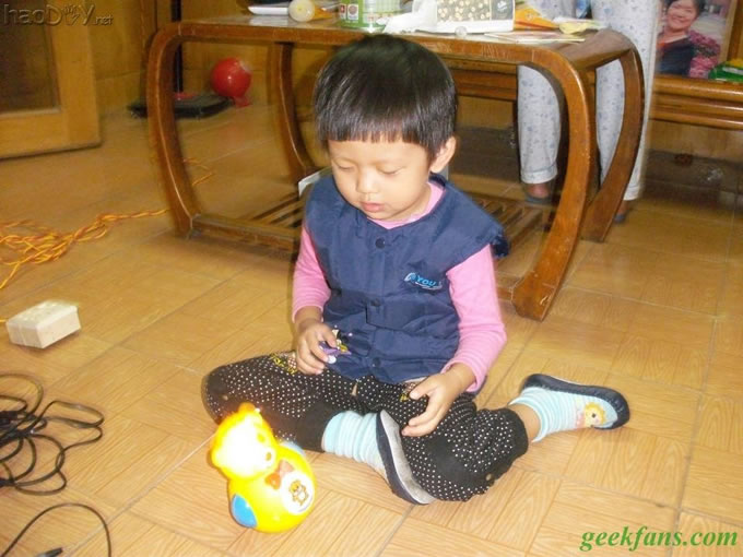 制作改造坑爹的不倒翁玩具:将钮扣电池改为锂电。