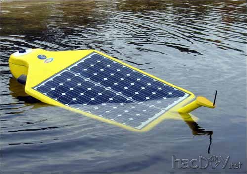 自制首个太阳能水下机器人问世 能潜水工作十天(图)