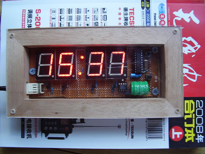 PC200011.JPG 我做的ds1302+2051单片机led时钟+木制外壳