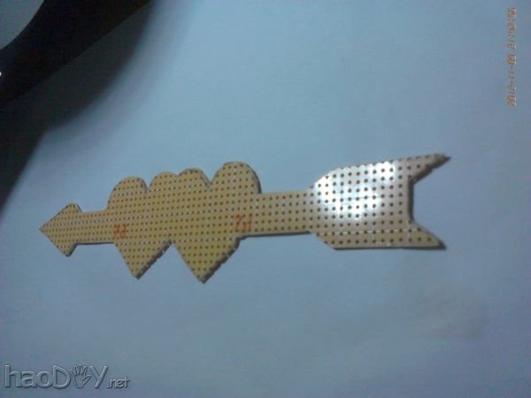 购置全能板失误,太脆了,一不警惕就会破坏棱角。那就糟糕了~~ 一箭穿心led摇摇棒DIY+生日快乐歌播放