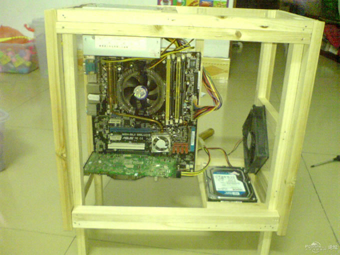 点击查看原图 一物多用,33.5元打造灯箱效果的木质电脑机箱