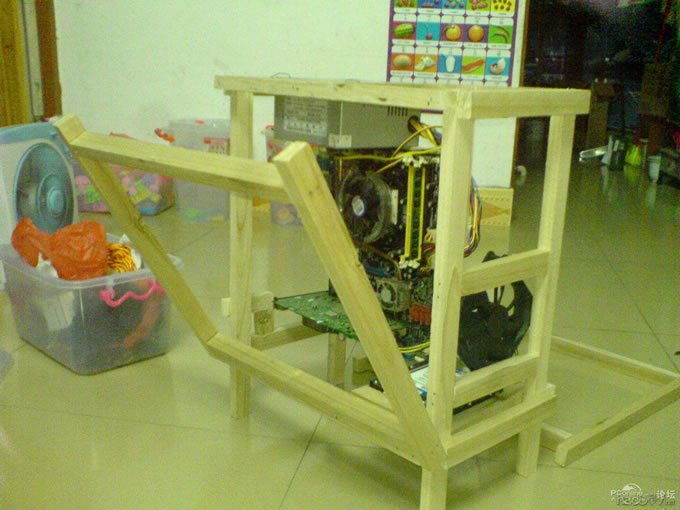 点击查看原图 一物多用,33.5元打造灯箱效果的木质电脑机箱