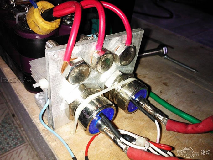 点击查看原图 自制电磁炮射木瓜实验!(二代炮哥)