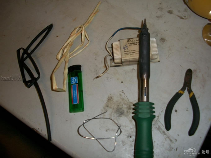 点击查看原图 用洗发水瓶做的手机移动电源