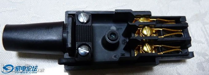 3.jpg 丹麦Jensen 99.997%银线制作电源线,既有银的高贵、通透,有铜的