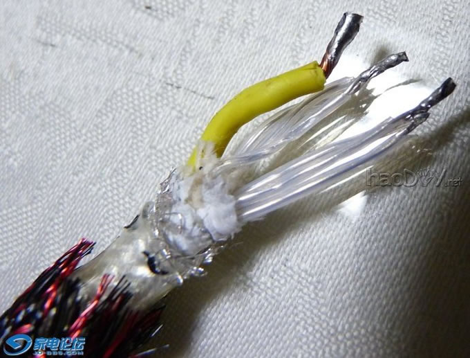 2.jpg 丹麦Jensen 99.997%银线制作电源线,既有银的高贵、通透,有铜的