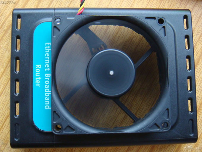 点击查看原图 为了让网络更稳定 我决定为moden和路由器加强散热器架