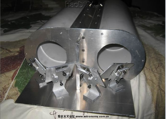 放上四块转像平面镜支架,左右各二块 自制 25 X 154毫米大型双筒天文望远镜过程详解。