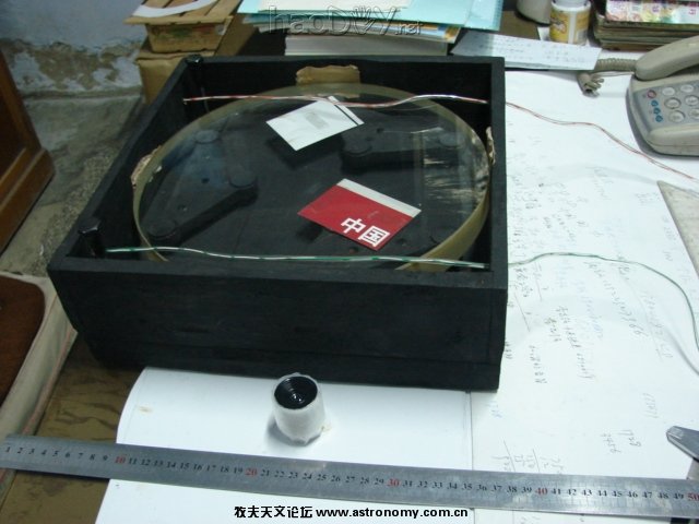 测试后,口径302焦距1728抛物面和焦距4毫米目镜。 自制12英寸口径木质构架天文望远镜