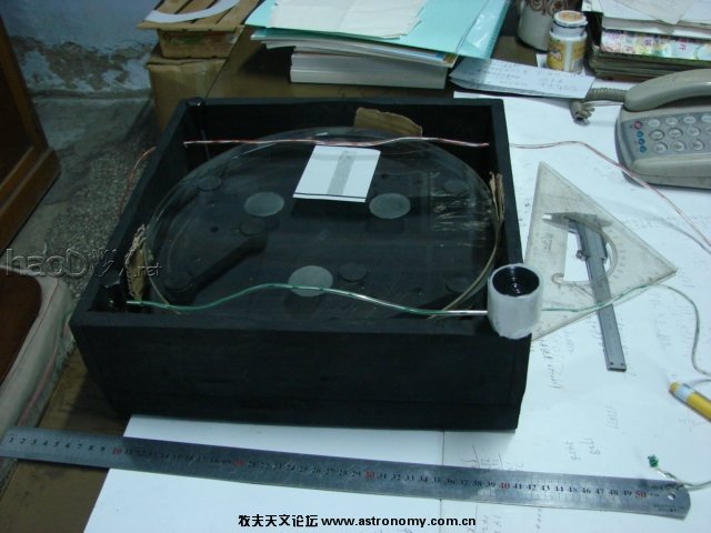 测试后,口径306焦距1726抛物面和焦距4毫米目镜。 自制12英寸口径木质构架天文望远镜