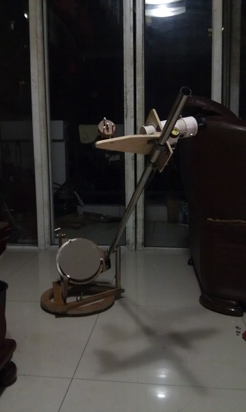 IMAG0154.jpg DIY 203 F6 开放式独臂牛反天文望远镜....手持目镜后拍月
