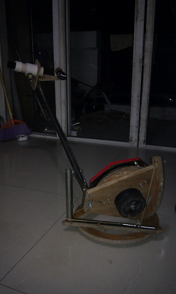 IMAG0152.jpg DIY 203 F6 开放式独臂牛反天文望远镜....手持目镜后拍月