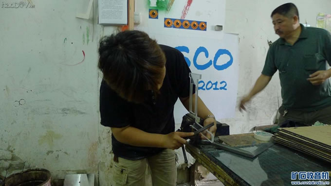 打磨飞边1.jpg 打磨飞边1.jpg