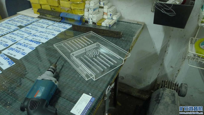 打散热孔1.jpg 打散热孔1.jpg