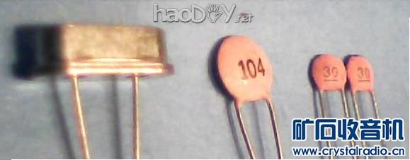 3-4元件祥介:12MHz晶振、0.1uf和30pf瓷片电容.jpg 3-4元件祥介:12MHz晶振、0.1uf和30pf瓷片电容.jpg