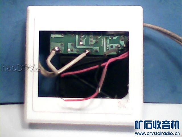 9-5安放电池盒和开关电源并按电路图焊接好.jpg 9-5安放电池盒和开关电源并按电路图焊接好.jpg