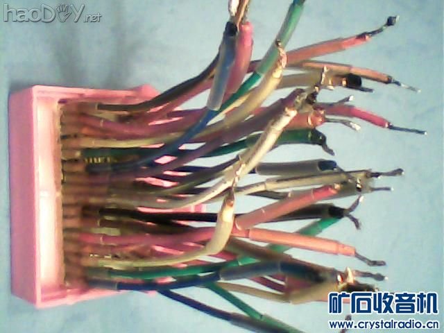 5-2把50长16芯排线依次焊接在点阵屏脚位上并套上绝缘套管1.jpg 5-2把50长16芯排线依次焊接在点阵屏脚位上并套上绝缘套管1.jpg