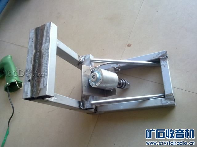 20120905272.jpg 发一个钻pcb的高精度台钻