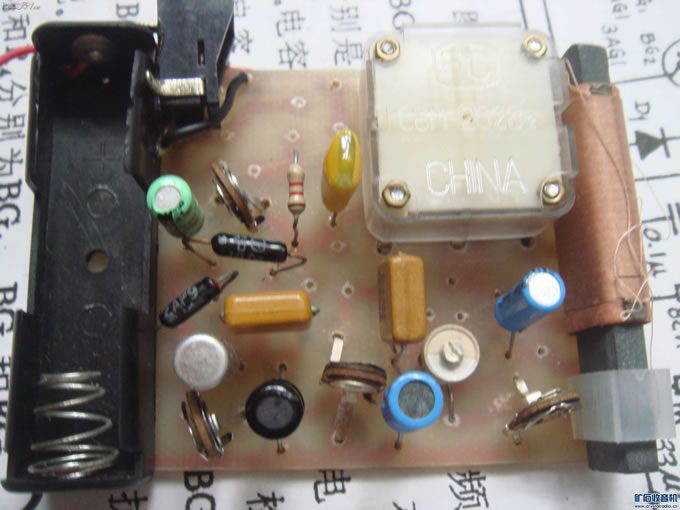 微调电容.jpg 两级高放低阻三管收音机