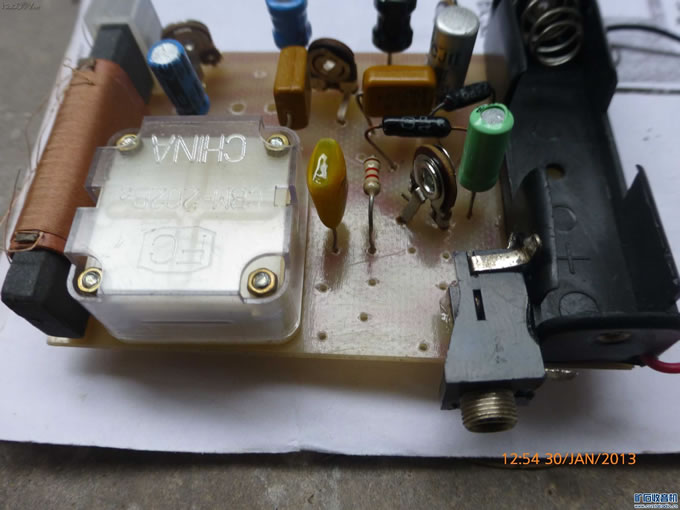 耳机插座和可变1.jpg 两级高放低阻三管收音机